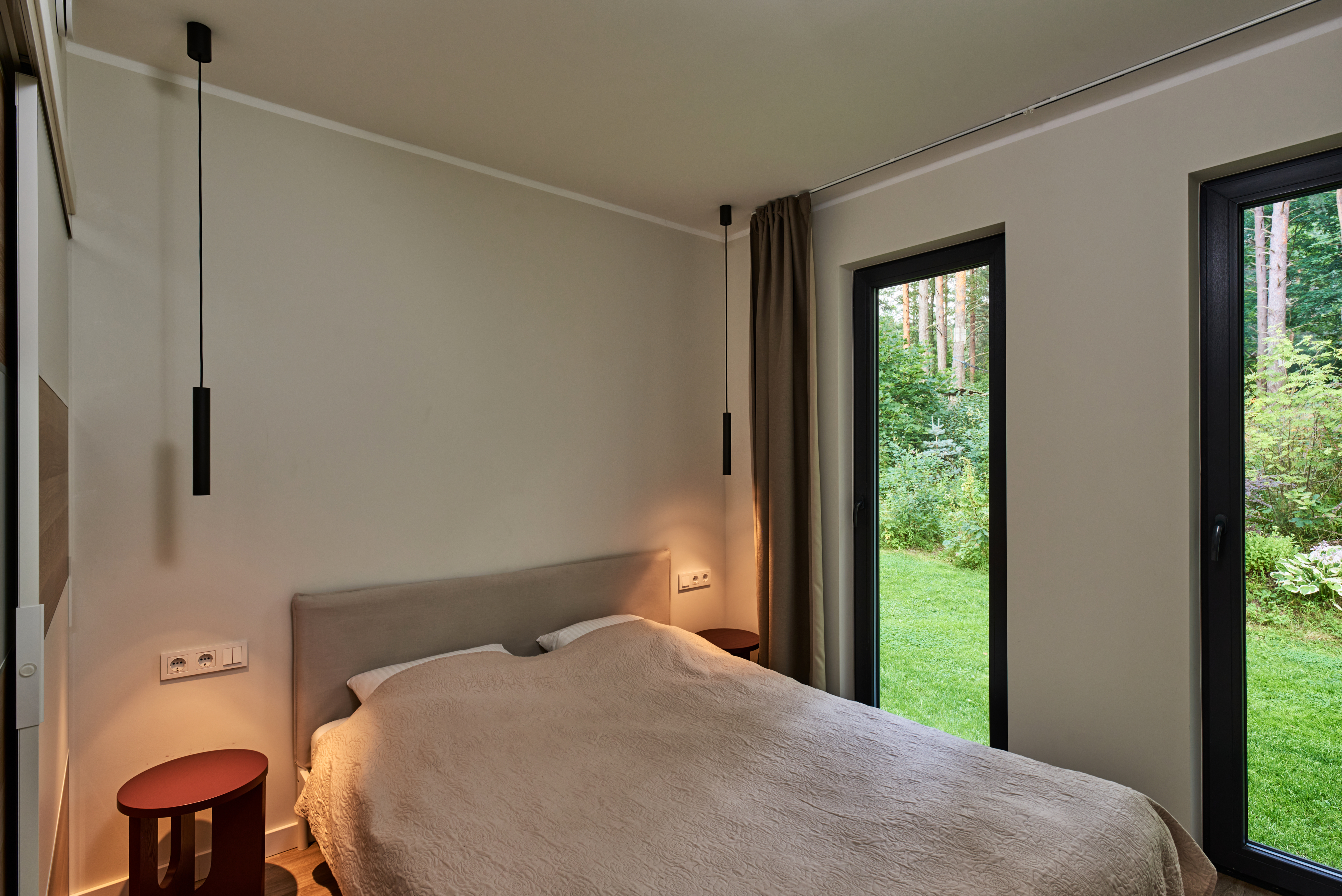 CHALET bedroom with garden view